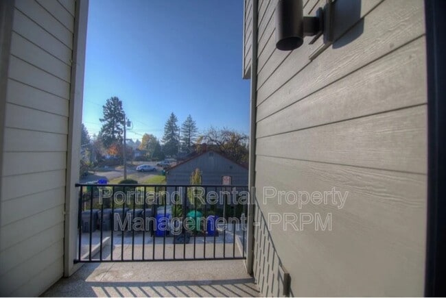 Building Photo - 607 NE 92nd Ave