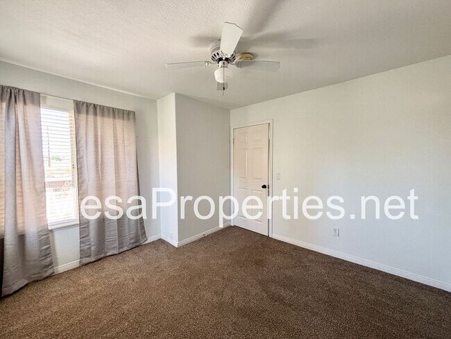 Building Photo - 12530 High Desert Rd