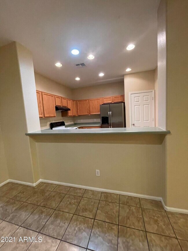 Building Photo - 2560 W Preserve Way