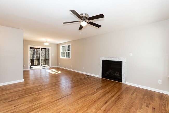 Building Photo - Updated Three Bedroom Home!