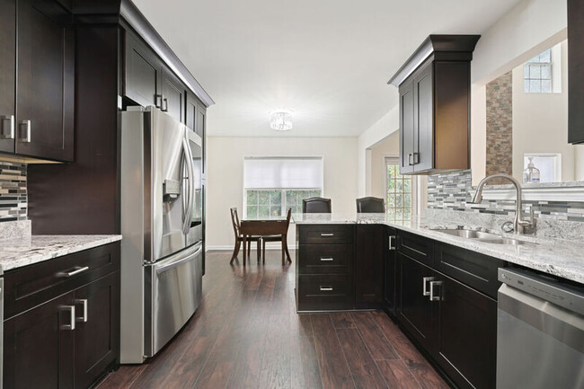 Building Photo - 2369 Charleston Pointe SE