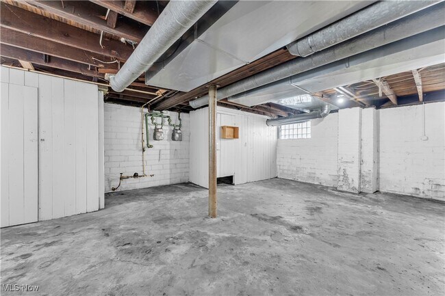 Building Photo - 1909 W 73rd St