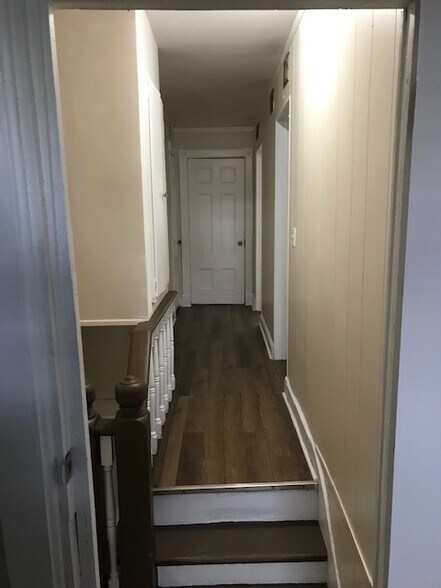 2nd flr Hall Way - 13310 S Brandon Ave