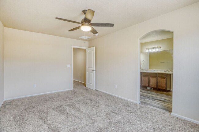 Building Photo - 1829 Final View Aly