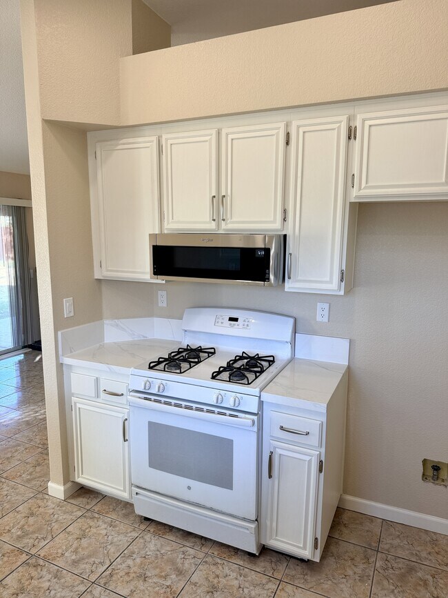 Building Photo - 4238 Brookside Dr