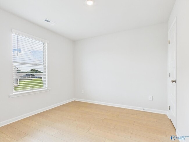 Building Photo - 15395 GRAYSON CIR