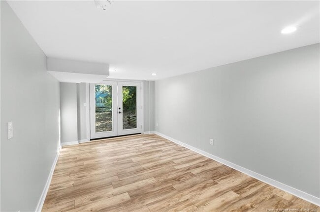 Building Photo - 505 Cross St