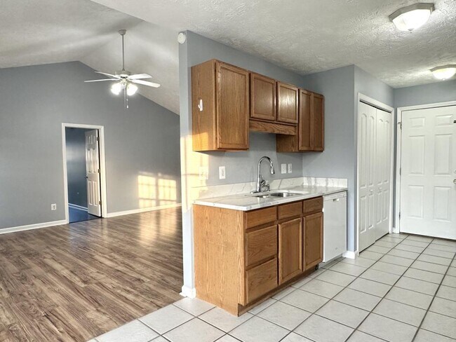 Building Photo - 1002 Coalport Rd