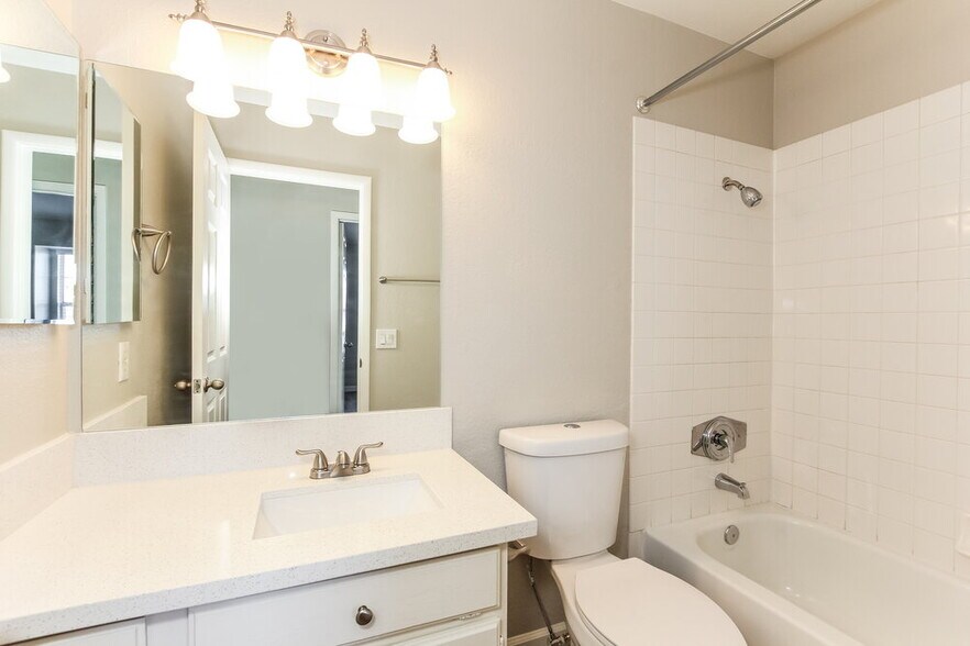 Building Photo - 615 King Revere Ct