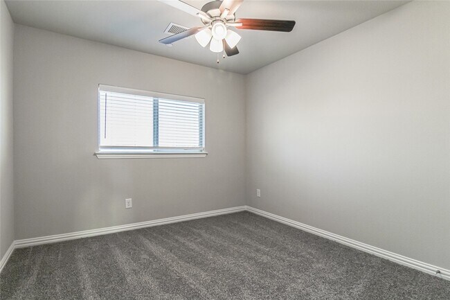 Building Photo - 2328 Greystone Dr