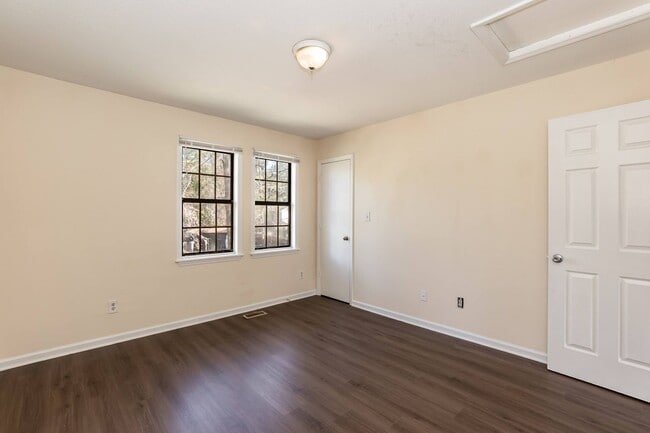 Building Photo - Move In Ready Two Bedroom Home!