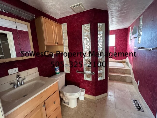 Building Photo - Large 3 Bedroom Home on East Side of Town