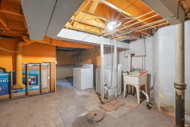 Building Photo - 296 E 148th Pl
