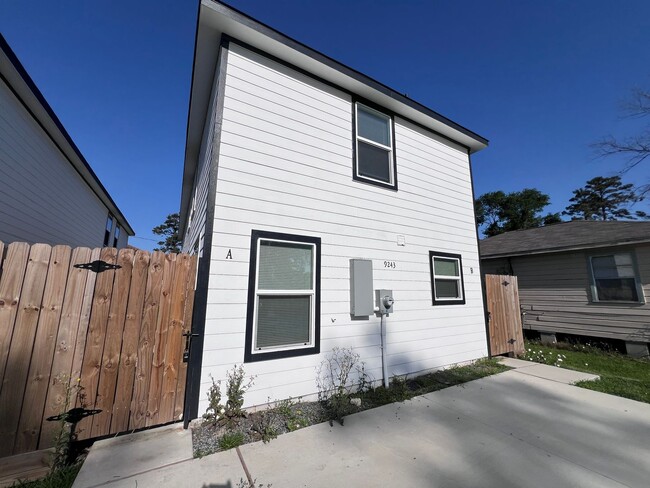 Primary Photo - Updated 3-Bedroom Townhome for Rent in Eas...