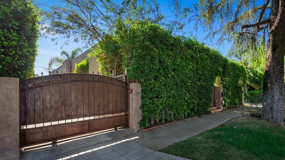 Gated Entry - 607 N Windsor Blvd