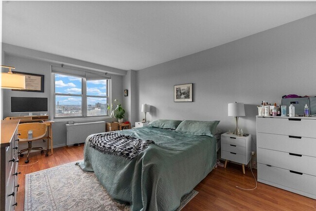 Building Photo - 225 St Pauls Ave