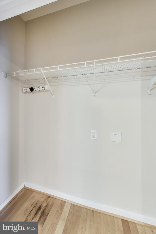 Building Photo - 8045 Newell St