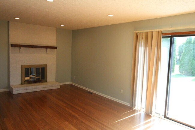 Building Photo - 1800 Quarry Ridge Dr