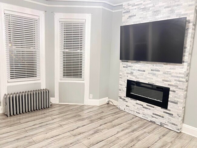 Building Photo - 6126 Washington St