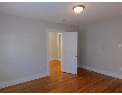 Building Photo - 483 Newport Ave