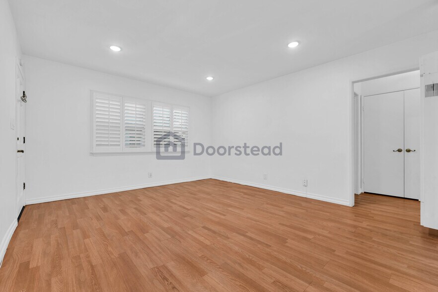 Building Photo - 5835 Bowcroft St