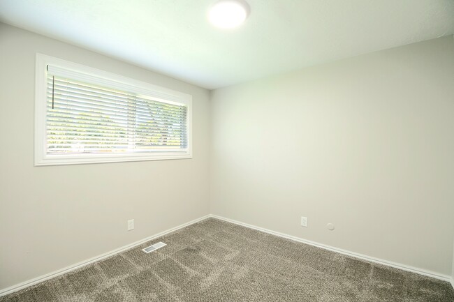 Building Photo - 1428 N Porter Ave
