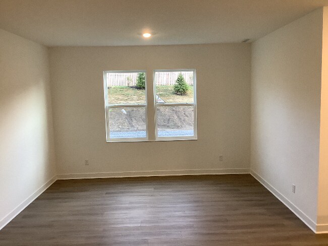 Building Photo - 15250 Farrington Rd