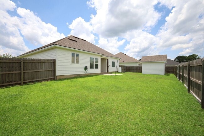 Building Photo - 121 Floyd Mcneal Dr