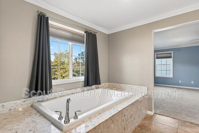 Building Photo - 39012 Crown Ranch Rd