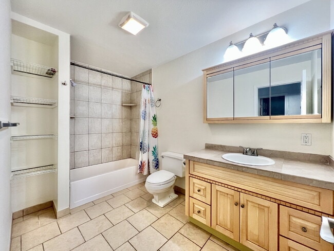 Building Photo - Waikoloa 1BR Apartment | Flexible 6-Month Lease | Utilities + Amenities Included