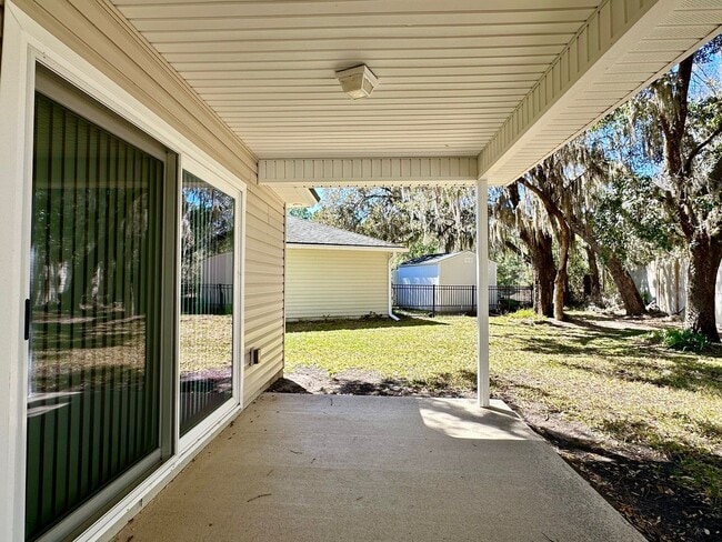 Building Photo - 3/2, Pinewood Pointe Home, Lawn Care Inclu...