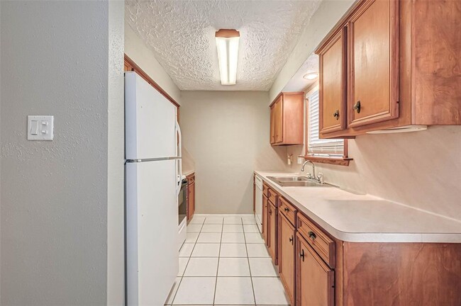 Building Photo - 17103 Blackhawk Blvd