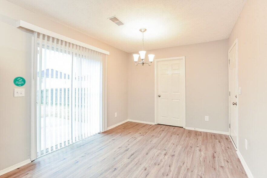 Building Photo - 2803 Creekbend Dr