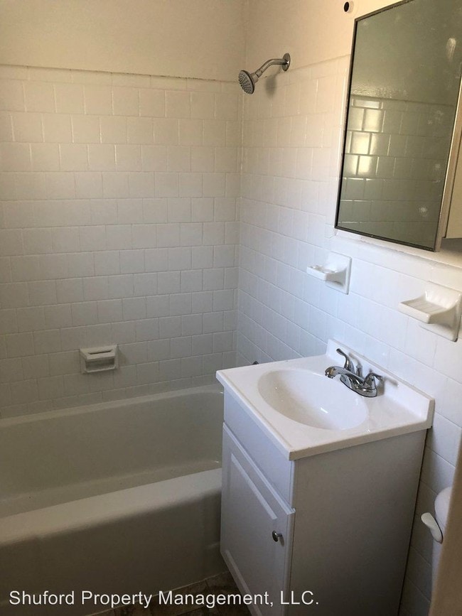 Building Photo - 1 br, 1 bath Apartment - 1300 S Lee Highway
