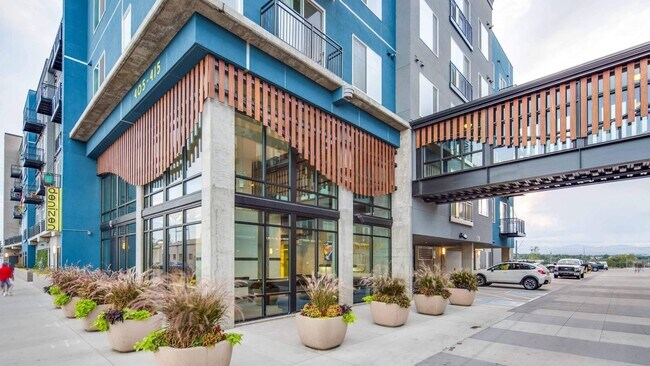 Building Photo - 415 S Cherokee St