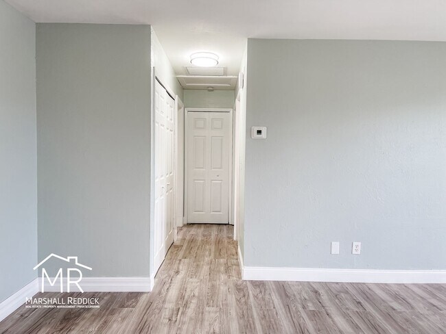Building Photo - Charming 2 Bed 1 Bath Duplex in NE Cape