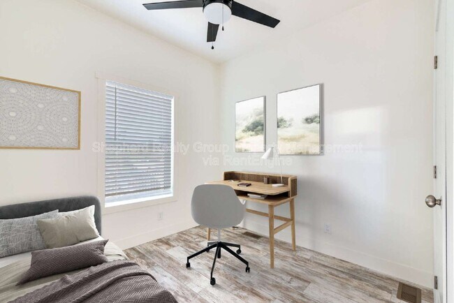 Building Photo - 15914 Dauchy Ave