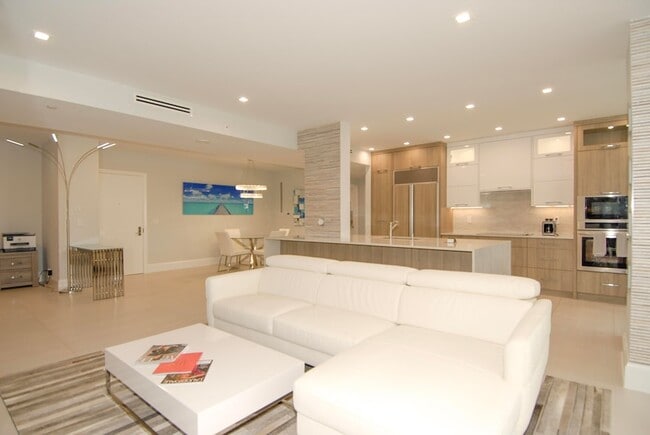 Building Photo - 3200 N Ocean Blvd