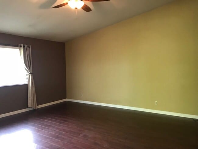 Building Photo - Nice well cared for home in desirable Edge...