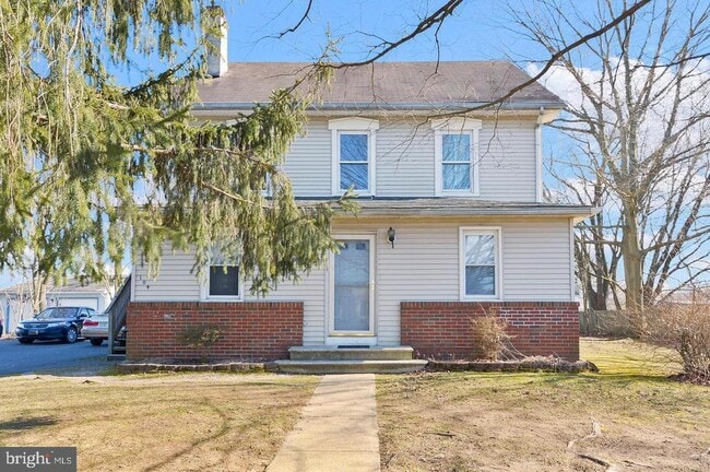 Primary Photo - 104 Market Pl