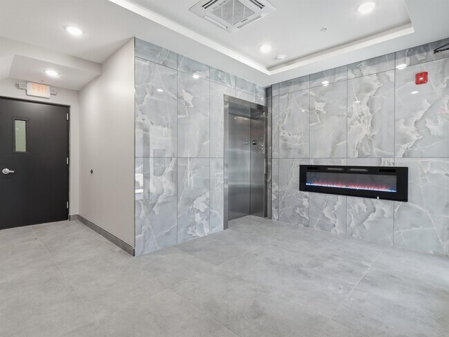 Building Photo - 304 61st St