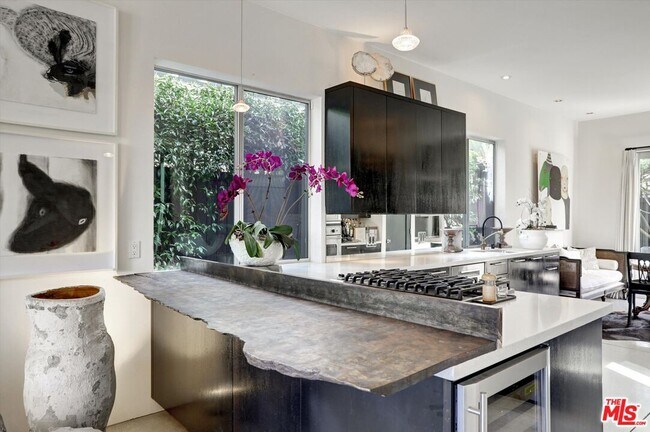 Building Photo - 2425 Clement Ave