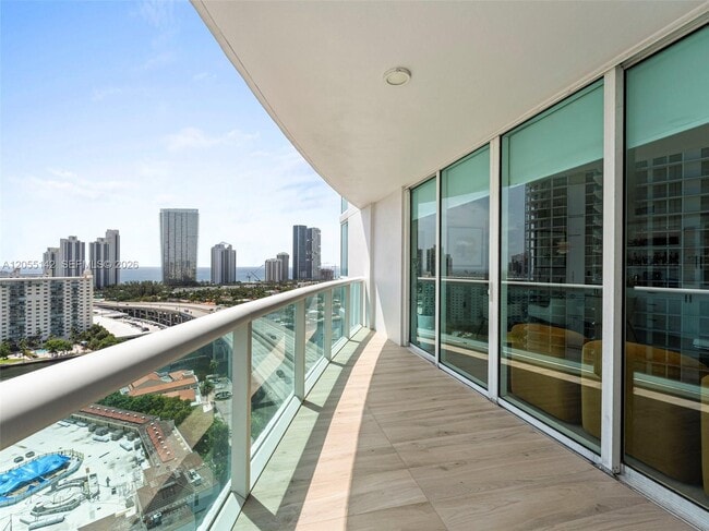Building Photo - 19400 Turnberry Way
