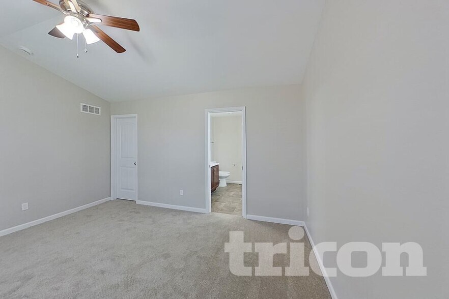 Building Photo - 227 Essex Ct