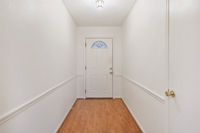 Building Photo - 523 S Rivershire Dr