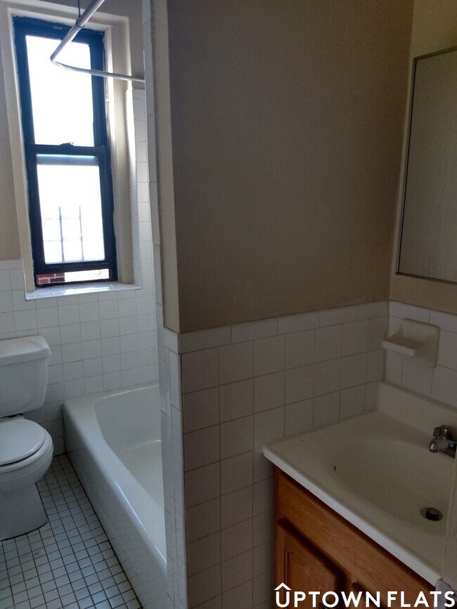 Building Photo - 3204 Holland Ave