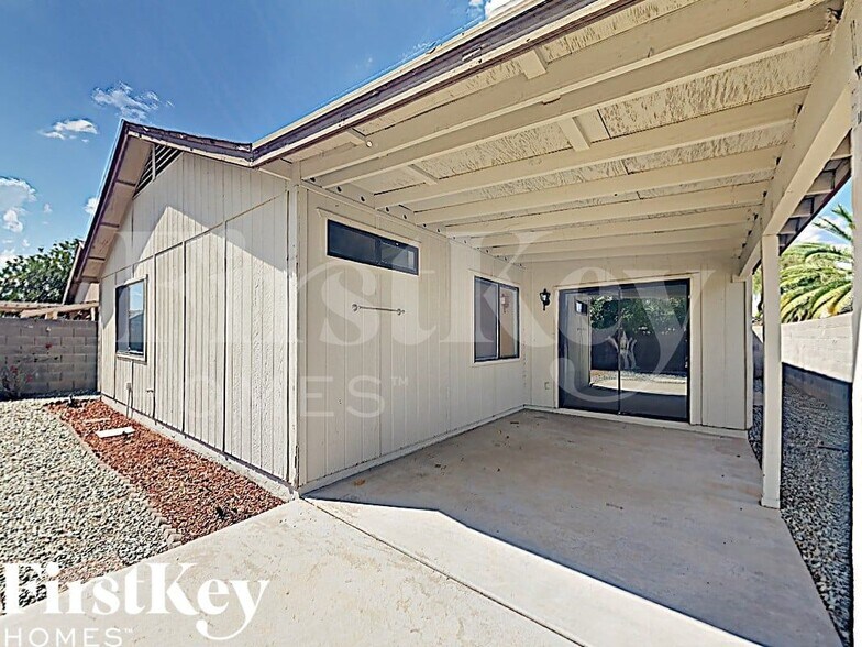Building Photo - 3167 W Foothill Dr