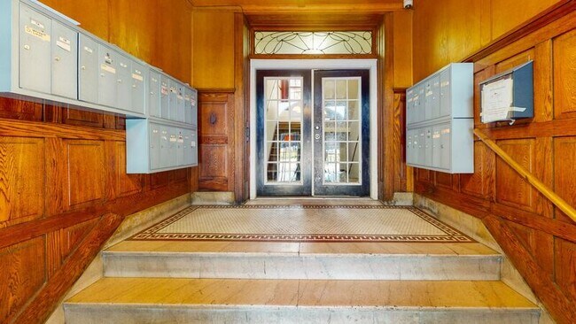 Primary Photo - 307 Dolphin St