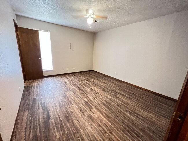 Building Photo - 104 Crawford Ct