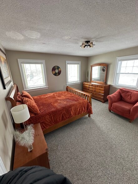 Building Photo - 201 Salt Springs Rd